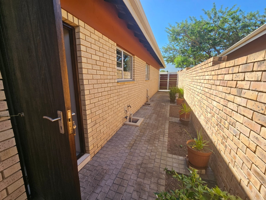 3 Bedroom Property for Sale in Dormehls Drift Western Cape